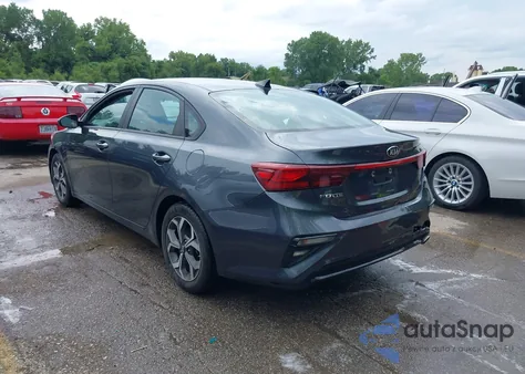 2021 Kia Forte Lxs z USA, uszkodzony, nr VIN 3KPF24AD9ME334148